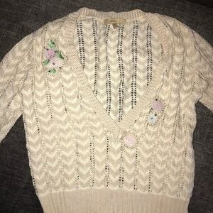 EASEL BEIGE CROPPED KNIT V-NECK SWEATER W FLOWERS